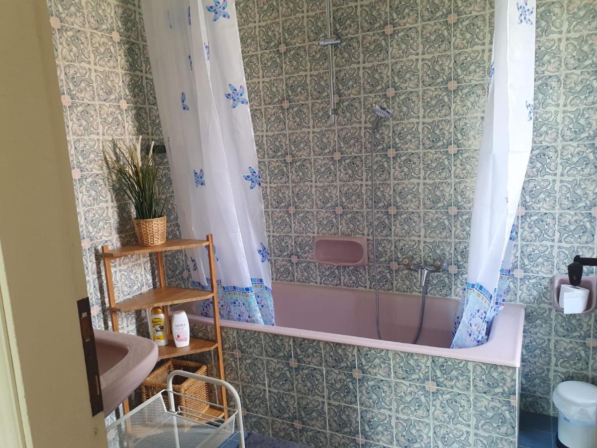 Golden Hill - Big Rooms With Kitchen And Garden Collina d'Oro Екстериор снимка
